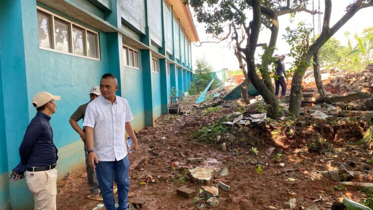 Cut and Fill PT Dwi Agra Sejahtera Sebabkan Kerusakan Pagar SDN Cipayung 01