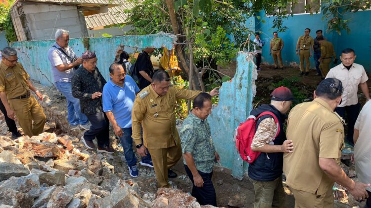 Bupati Bogor Akan Evaluasi Izin Perumahan Yang Diduga Jadi Penyebab Jebolnya Pagar Tembok SDN Cipayung 01