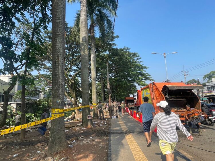 Pemkab Bogor Tertibkan 104 PKL di Kalibaru Cibinong, Lahan Akan Disulap Jadi Taman