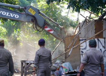Tertibkan 89 Bangunan Termasuk Pos Ormas, Satpol PP Bersihkan Jalur Bogor-Depok