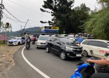 Atasi Kemacetan, Gubernur Jabar Akan Liburkan Ratusan Angkot di Jalur Puncak