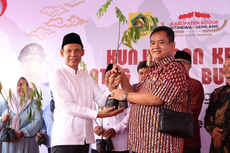 Wakil Bupati Bogor, Distribusikan 500 Ribu Bibit dan Resmikan Kampung Hidroponik untuk Perkuat Ketahanan Pangan dan Pelestarian Lingkungan di Kabupaten Bogor