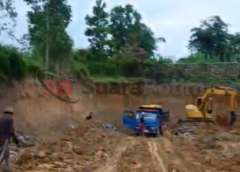 Ruas Jalan Penguhubung Jonggol – Sukamakmur Jadi Licin, Diduga Karena Galian Ilegal