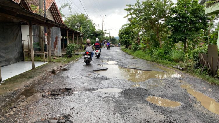 Jalan Rusak Sukamakmur Segera Diperbaiki, Beben: Terus Perjuangkan Pembangunan Infrastruktur