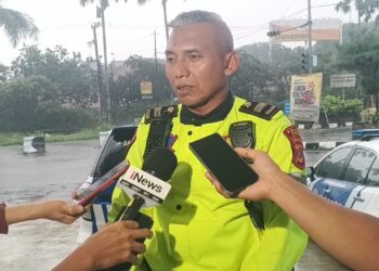 Cuaca Ekstrem, Polisi Imbau Pengunjung Puncak Hindari Parkir di Lereng dan Bawah Pohon