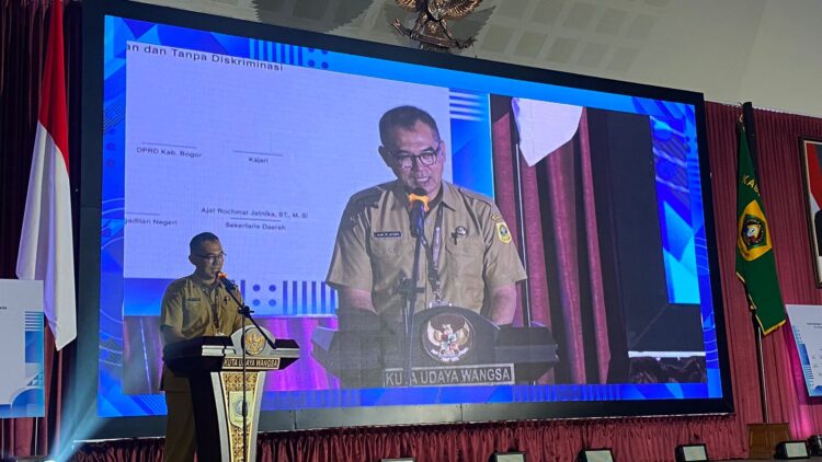 Pemkab Bogor Teken Pakta Integritas SPMB dan Salurkan Beasiswa Pendidikan untuk Siswa dan Guru PAUD