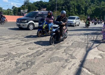Jalan Rusak di Exit Tol Gunung Putri Picu Kemacetan, Kades Minta Pemerintah Tingkatkan Status Jalan