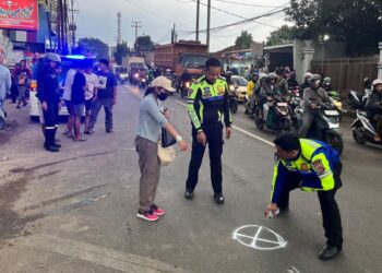 Gagal Nyalip, Angkot Tabrak Tiga Pemotor di Jalan Raya Cileungsi – Jonggol