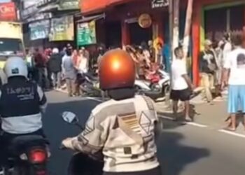 Terpental 10 Meter, Seorang Lansia Tertabrak Motor Saat Menyebrang di Citeurep