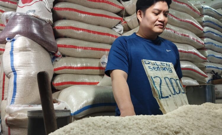 Harga Beras Premium di Pasar Cibinong Naik, Cuaca Buruk Jadi Penyebabnya?