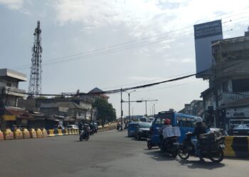 Pemasangan Lampu Merah di Turunan Flyover Cibinong Tuai Sorotan Warga: Dikhawatirkan Ulangi Tragedi Cibubur