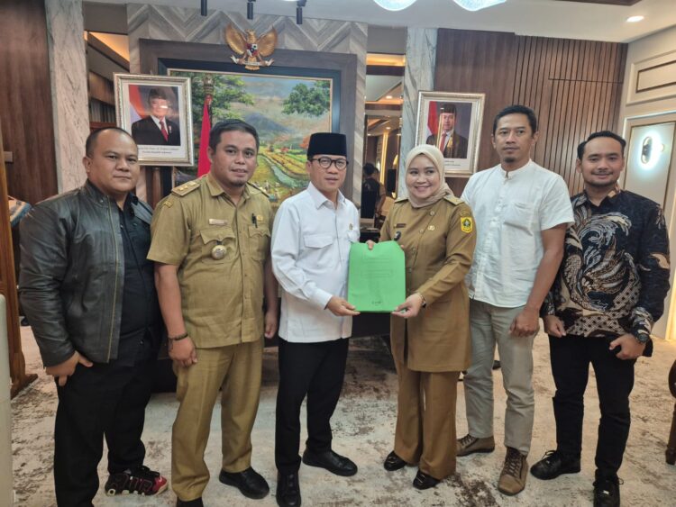 Kades Sukawangi Datangi Menteri Desa Perjuangkan Hak Warganya