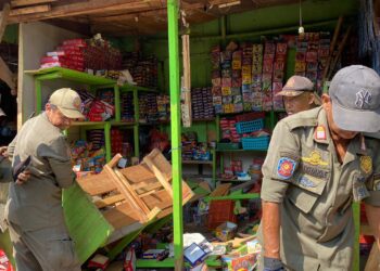 Saat Penertiban PKL, Satpol PP Bogor Temukan Kamuflase dan KWH Listrik Ilegal