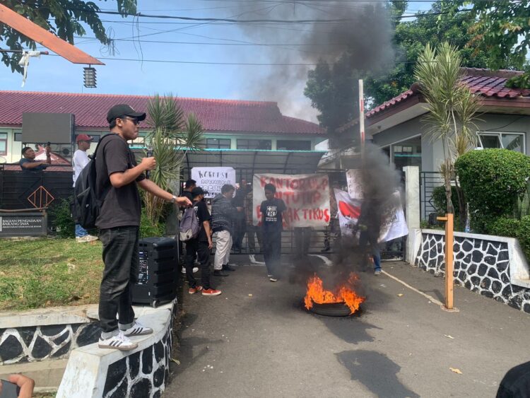 Koalisi Indonesia Anti Korupsi Gelar Aksi di Kantor ULPBJ Bogor, Soroti Dugaan Monopoli Tender