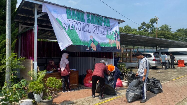 Setwan DPRD Kabupaten Bogor Terapkan Bank Sampah, Pegawai Dapat Menabung dari Sampah