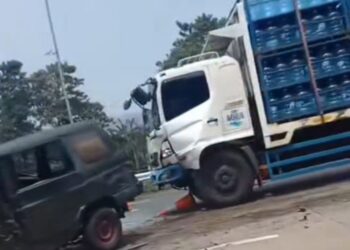 As Roda Bermasalah, Isuzu Panther Sebabkan Kecelakaan di Tol Jagorawi Bogor