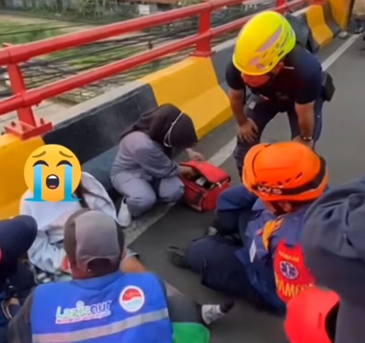 Damkar Bogor Gagalkan Percobaan Bunuh Diri Ibu Muda di Flyover Cibinong