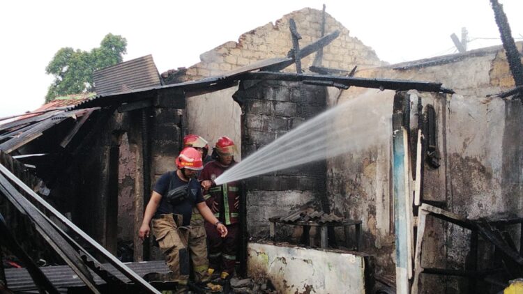 Diduga Korsleting Listrik, 10 Kontrakan Ludes Terbakar di Cileungsi Bogor