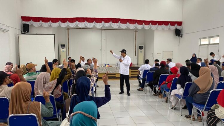 Pastikan Tepat Sasaran, Mensos Saifullah Yusuf Tinjau Langsung Penyaluran Bansos di Cibinong