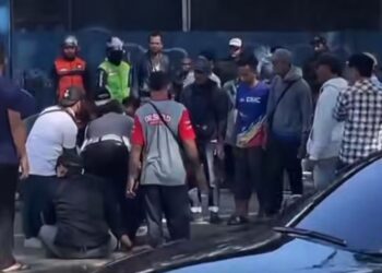Hilang Kendali, Seorang Pengendara Motor Tewas Terlindas Truk di Kemang