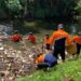 Tiga Bulan Menumpuk, DLH Kabupaten Bogor Bersihkan Sampah di Saluran Irigasi Setu Cikaret