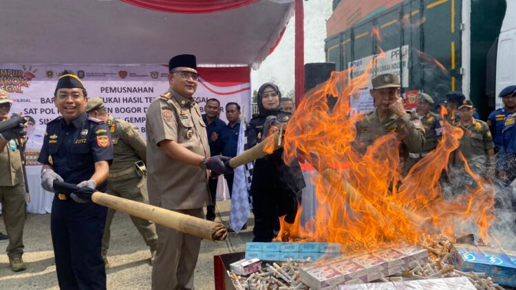 Bea Cukai Jawa Barat Musnahkan 1,8 Juta Batang Rokok Ilegal di Bogor, Negara Rugi Rp1,4 Miliar