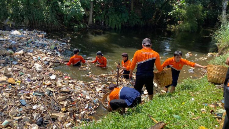 DLH Kabupaten Bogor Minta Masyarakat Ikut Jaga Kebersihan Setu dan Sungai dari Sampah