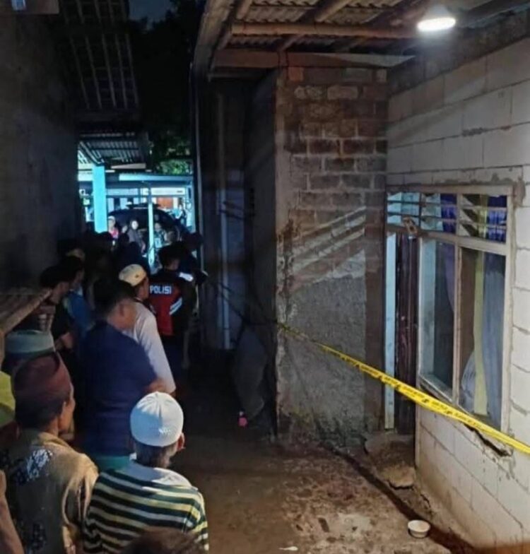 Tragis!!! Lansia Ditemukan Tewas di Dalam Rumah di Jonggol, Kapolsek: Ada Sayatan Pada Leher Korban