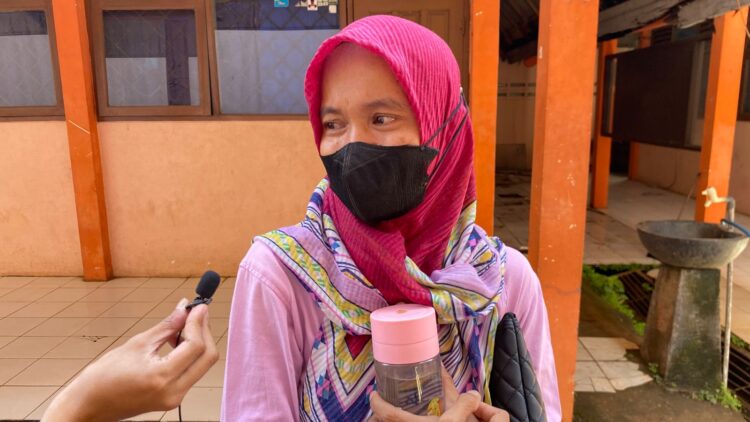 Gedung SMKN 1 Gunung Putri Roboh, Orang Tua Korban Syok: “Lihat Anak Saya Luka-Luka”