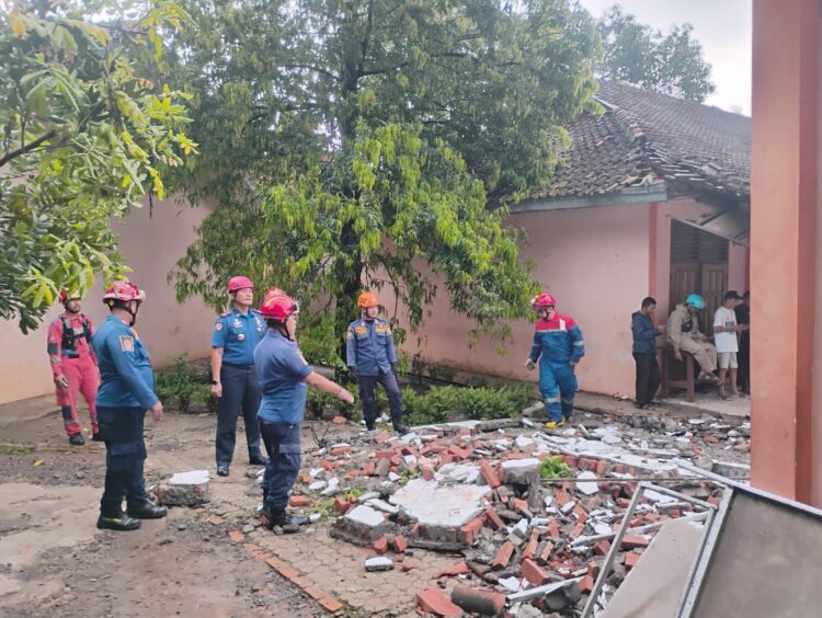 Lima Kelas SMKN 1 Gunung Putri Ambruk, Korban Hingga 44 Siswa