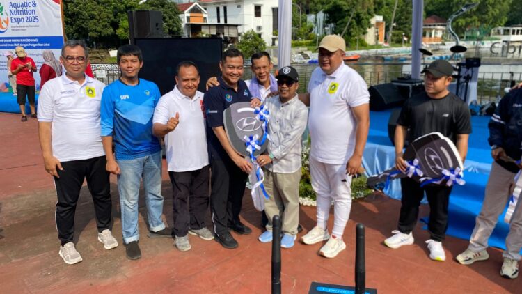 Pemkab Bogor Serahkan Tiga Ekskavator untuk Pemulihan Desa Terdampak Bencana