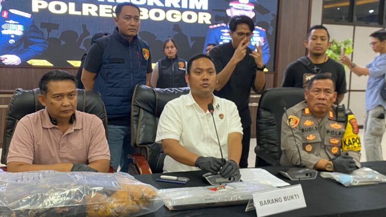 Terungkap! Motif Uang Tabungan Picu Pembunuhan Sadis di Cisarua