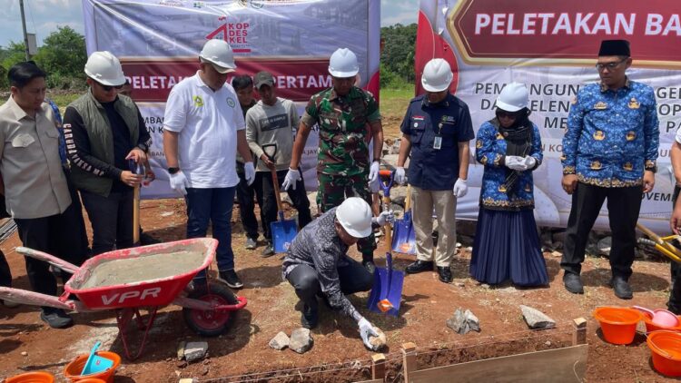 Jadi Percontohan, Menkop Sebut KDKMP Pakansari Lokasi Terbaik