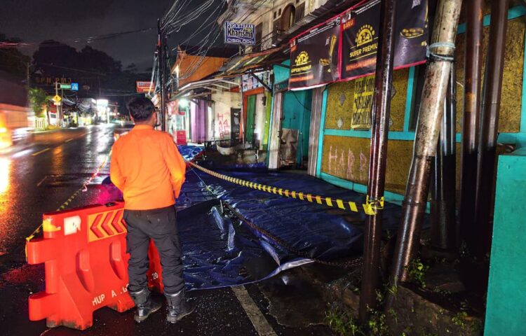 Akibat Pergeseran Tanah, Tiga Ruko Alami Kemiringan dan 15 Jiwa Mengungsi