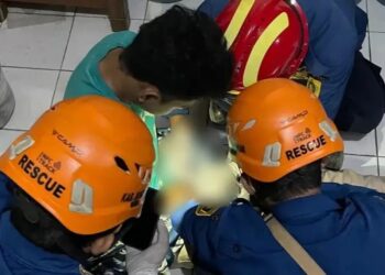 Bikin Damkar Ngilu !!! Alat Kelamin Pria Ini Tersangkut Resleting