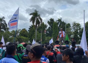 Ratusan Buruh Gelar Aksi di Pemkab Bogor, Tuntut Kenaikan UMK 8,5 Persen