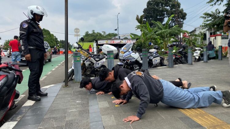 Lawan Arus Saat Operasi Lodaya, Pelajar Dapat Sanksi Push Up