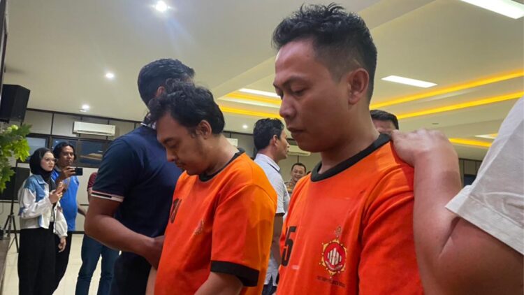 Polres Bogor Tangkap Dua Pelaku Pembunuhan Supir Taksi Online Saat Lakukan Ritual Gaib