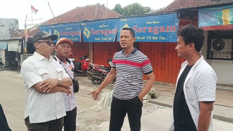 TANGGAPI ADUAN! H. Achmad Fathoni Tinjau Pengerjaan Jalan Cileungsi Kidul – Gandoang