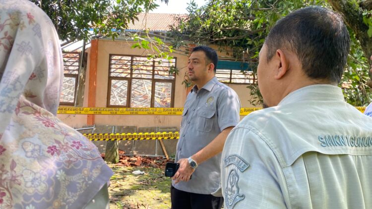Pasca Bangunan SMKN 1 Gunung Putri Ambruk, Anggota DPRD Jabar Pastikan Biaya Korban Gratis