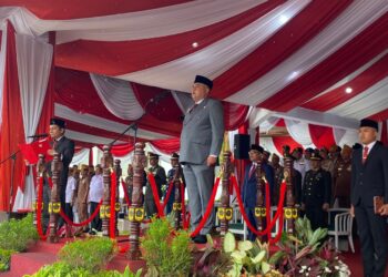 Tegak di Tengah Hujan Deras, Pelajar dan ASN Kabupaten Bogor Peringati Hari Bela Negara ke-77