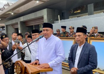Bupati Bogor Rudy Susmanto bersama Gus Miftah saat kegiatan doa bersama akhir tahun di Masjid Nurul Wathon Cibinong