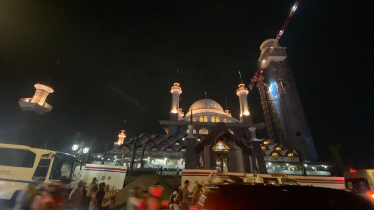 Masjid Raya Nurul Wathon belum rampung