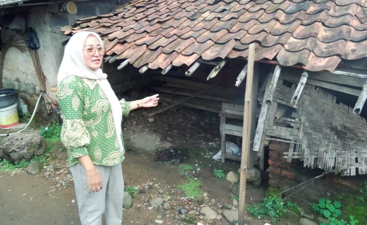 Aspirasi DPRD: Hj. Nunur Tinjau 13 Rumah Penerima RUTILAHU