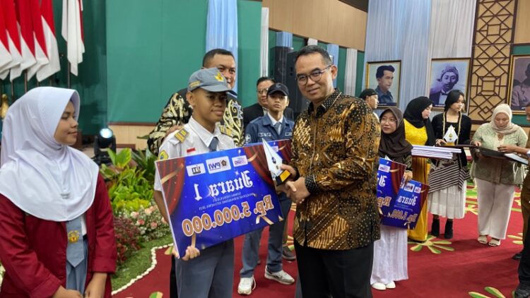 Angkat Sejarah Tambang Kapur Klapanunggal, Siswa SMKN 1 Cileungsi Sabet Juara 1 Lomba Videografi PWI Kabupaten Bogor