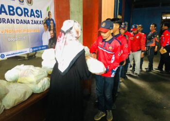 Tazkia Baitulmal Dampingi PT Adev Salurkan Zakat untuk Masyarakat di Kantor Damkar Kota Bogor