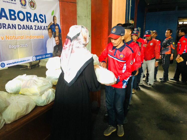 Tazkia Baitulmal Dampingi PT Adev Salurkan Zakat untuk Masyarakat di Kantor Damkar Kota Bogor
