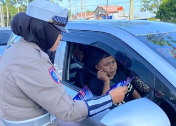 KBO Satlantas Polres Bogor Iptu Ardian Novianto memberikan sosialisasi Car Free Night Puncak 2026