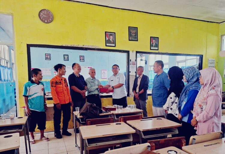 Kepala Dinas Pendidikan Kabupaten Bogor Rusliandi memastikan perbaikan SDN Ciketug Nanggung menjadi prioritas