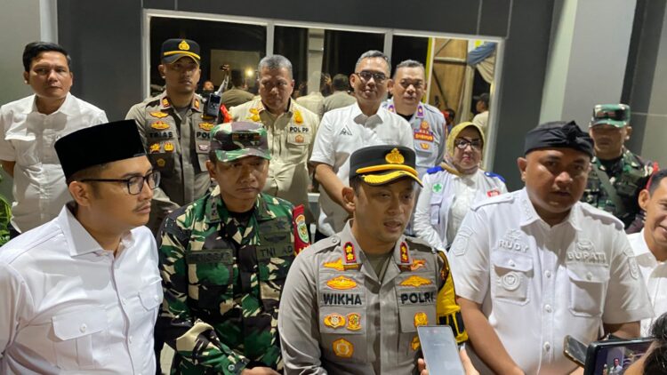 Kapolres Bogor AKBP Wikha Ardilestanto memberikan keterangan terkait larangan penggunaan kembang api di malam Tahun Baru